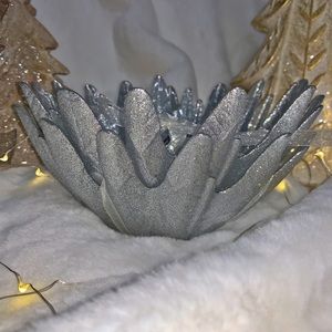 Akcam Set of 2 Sparkle Silver Poinsettia Bowl Set